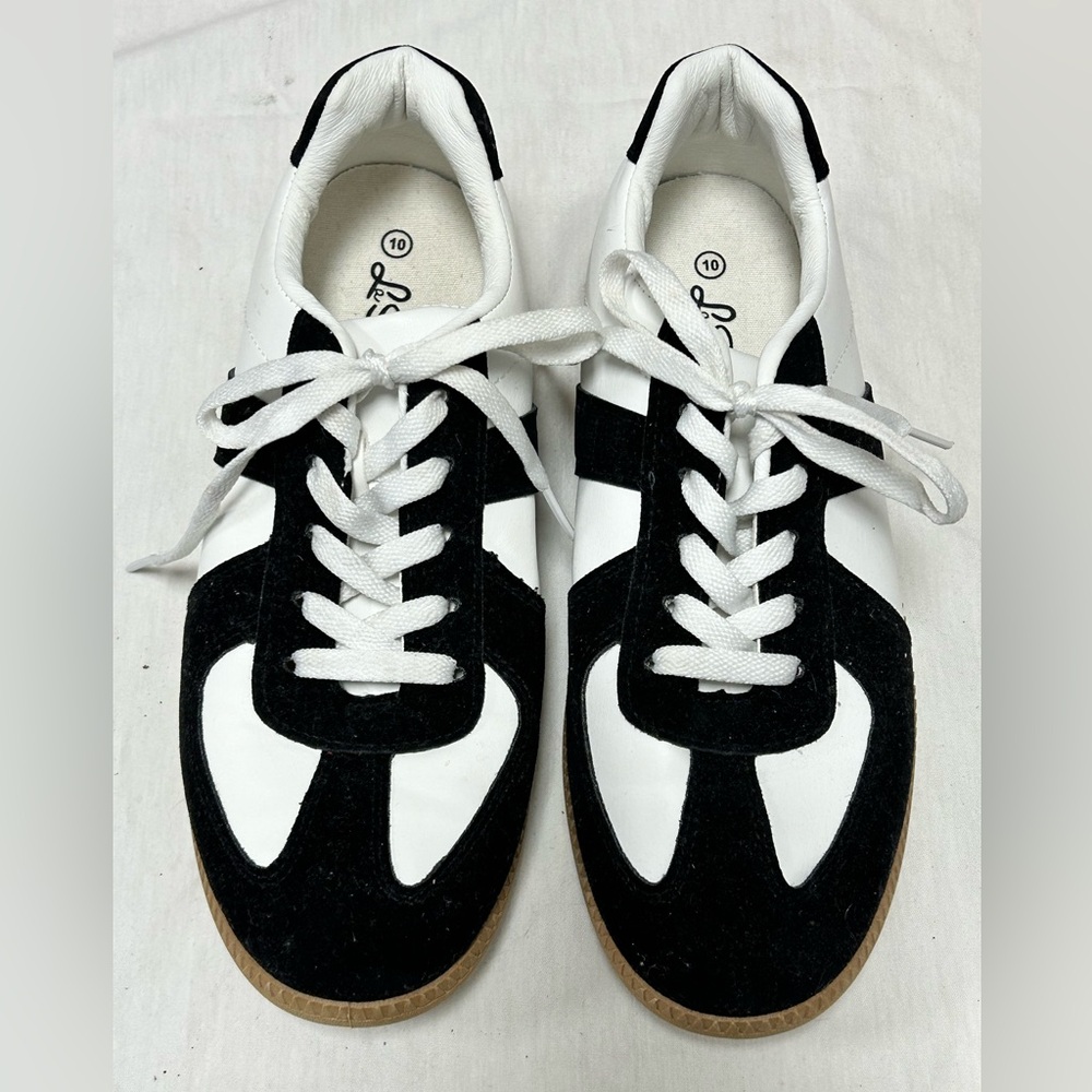 La Sheelah Sneakers Size 10